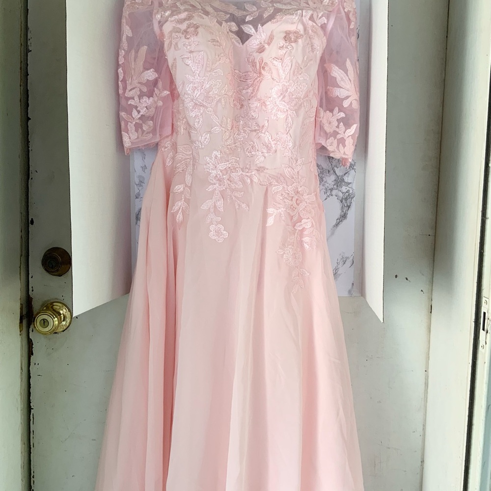 Elegant Pink Lace Wedding Dress